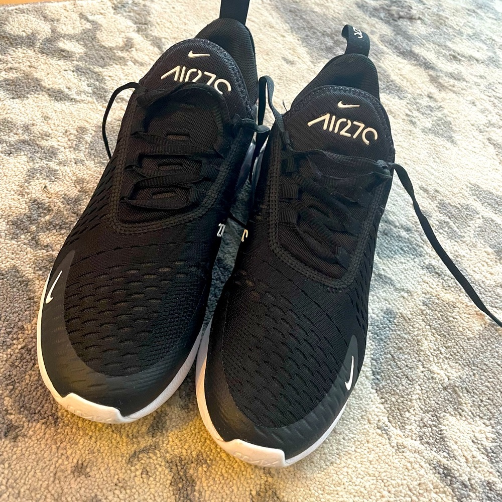 Slightly Used Nike Air Max 270 (8.5)